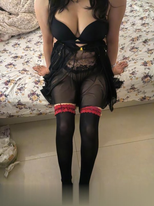 大奶骚妇..